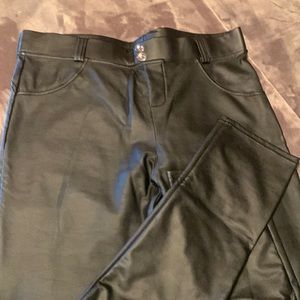 Never worn no tags bought on Amazon vegan leather black pants. Size Small